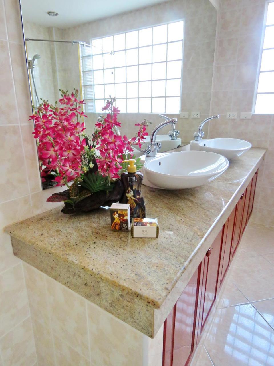 Butterfly Garden Boutique Residences Large Luxury Apts And Villas A Lifetsyle Destination By Neang, Everything You Need All Right Here 1-3 Bedrooms 110 To 190 Sq Mtrs, 2 Full Bathrooms, Rain Shower, Spa Bath, Bbq, Free Wifi, Staff 24-7, Close To Beac Pattaya Luaran gambar